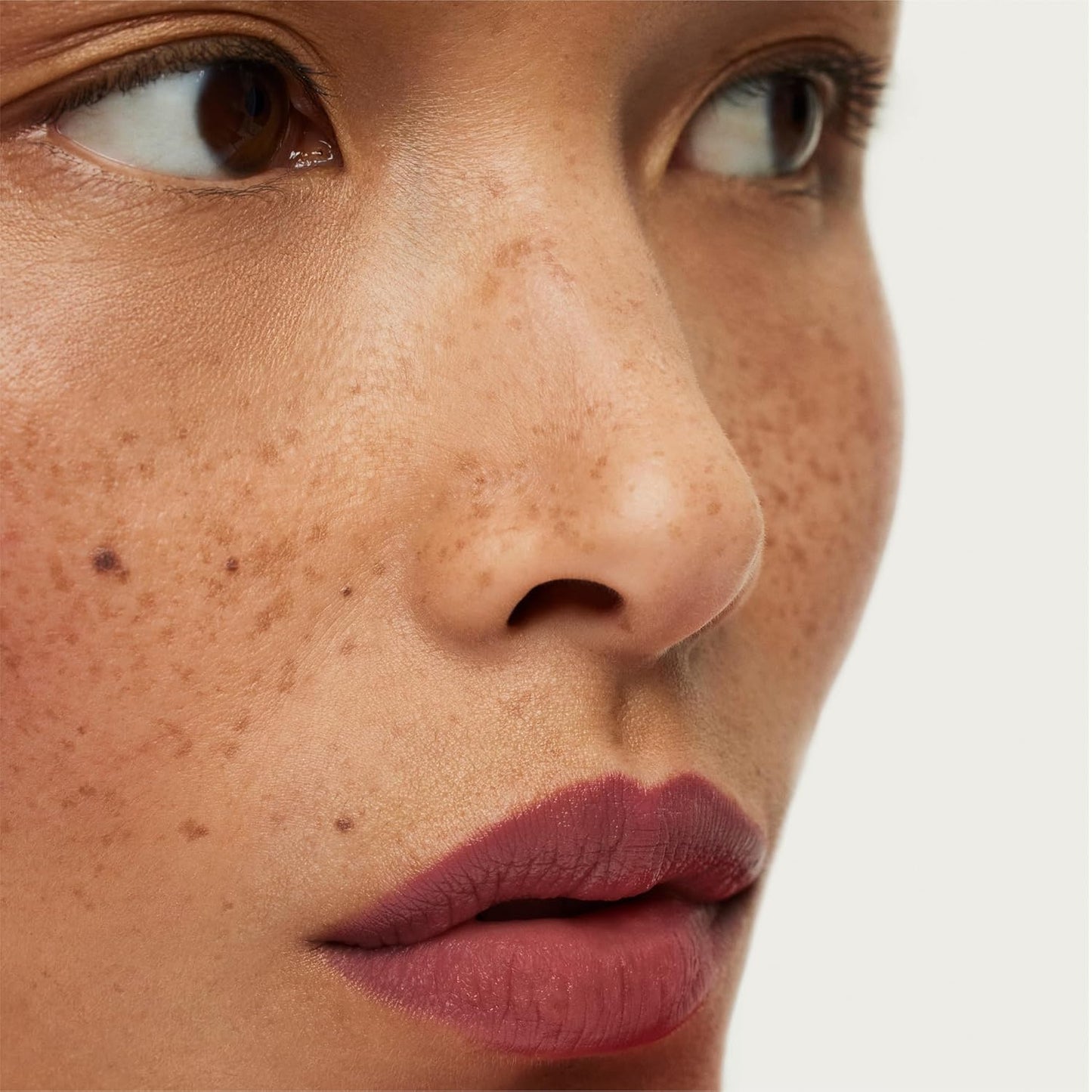 ILIA - Lip Sketch Hydrating Crayon | Hydrate, Plump, Smooth, Strengthen | Long Lasting up to 12-Hours, Bleed-Resistant, Soft-Matte | Barrier-Building, Non-Toxic, Cruelty-Free (Rhyme)