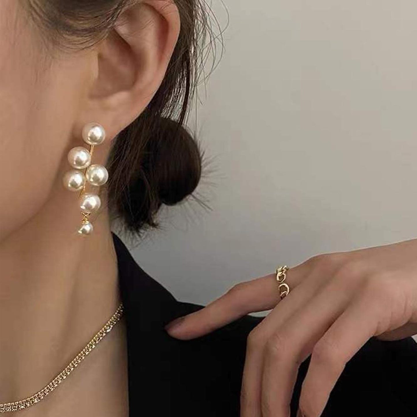 Boho Pearl Drop Earrings Long Pearl Tassel Earrings Gold Cluster Pearl Stud Earrings Bridal Pearl Earrings Wedding Earrings Jewelry for Women