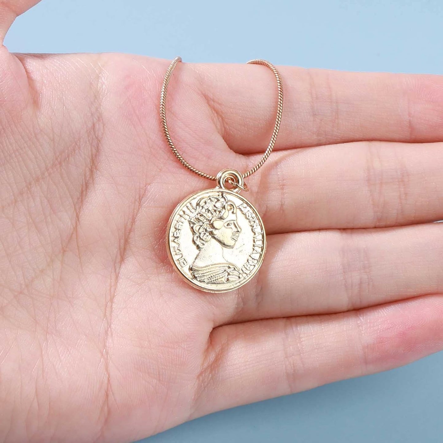 Boho Layered Coin Necklace Choker Gold Medallion Pendant Necklace Round Disc Necklace Vintage Snake Chain Necklace Jewelry for Women